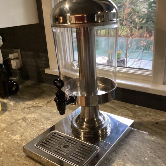 Winco beverage dispenser. Other - DRINK DISPENSER. NICE DECORATIVE item USEFUL 🤩 HOLDS 2/1/5 gallons